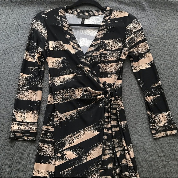 NWOT BCBGMaxAzria True Wrap Dress Black Tan Print Long Sleeve XS Petite - Picture 3 of 8